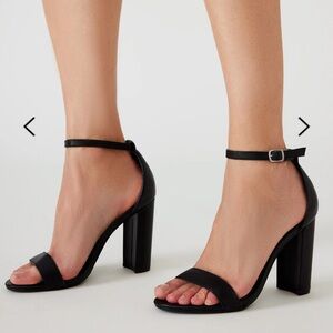 Steve Madden Carrson Black Suede Heels 7